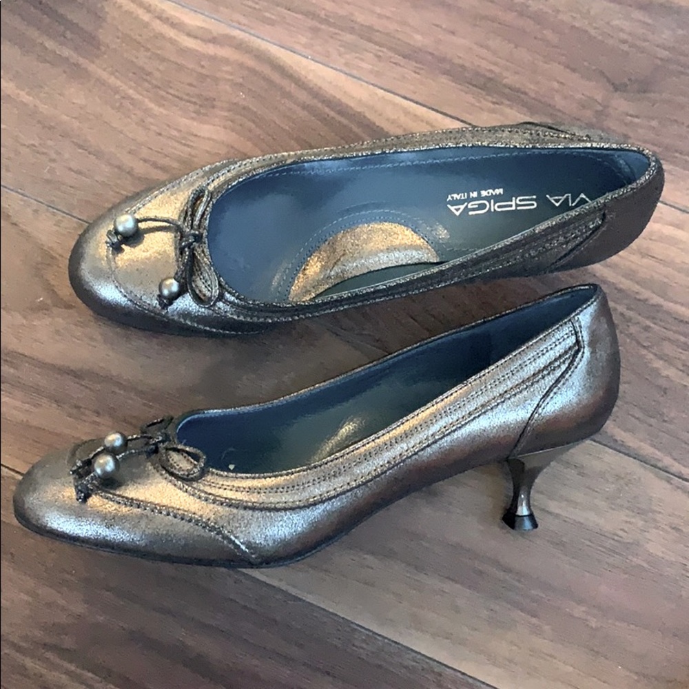Shiny gray heels